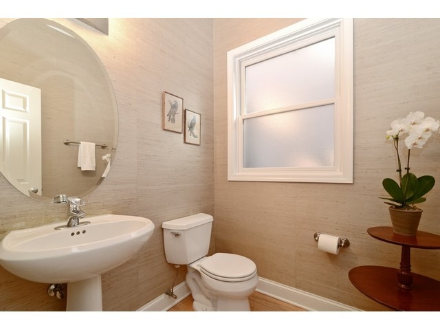 2021 N Oakley Ave, Chicago, IL 60647 photo 10