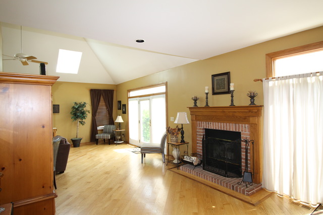 262 Shawnee Cir, Bartlett, IL 60103 photo 6