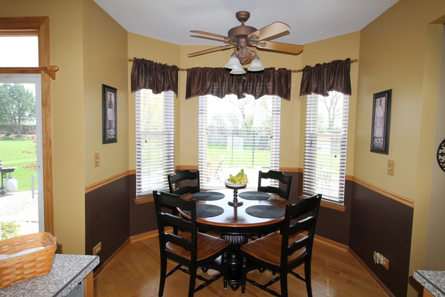 262 Shawnee Cir, Bartlett, IL 60103 photo 3
