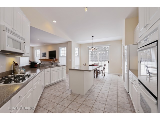 357 Adam Ct, Cary, IL 60013 photo 3