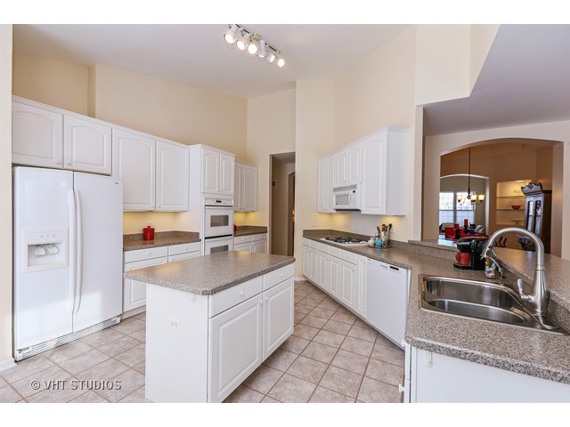 357 Adam Ct, Cary, IL 60013 photo 4