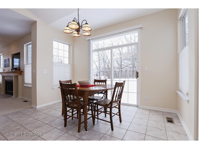 357 Adam Ct, Cary, IL 60013 photo 5