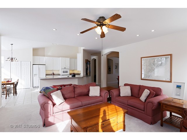 357 Adam Ct, Cary, IL 60013 photo 2