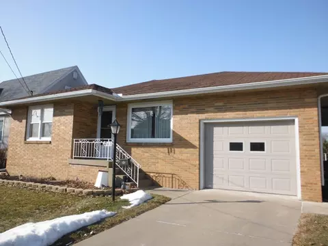 719 11th St, Peru, IL 61354 photo 1