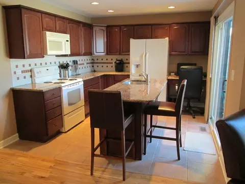577 Dunham Rd, Gurnee, IL 60031 photo 5