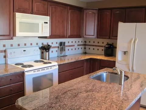 577 Dunham Rd, Gurnee, IL 60031 photo 6