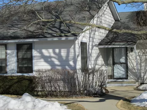 577 Dunham Rd, Gurnee, IL 60031 photo 1