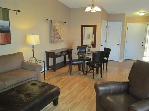 577 Dunham Rd, Gurnee, IL 60031 photo 2