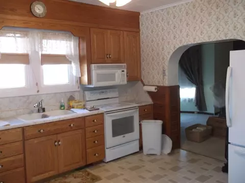 518 E Walnut St, Oglesby, IL 61348 photo 3