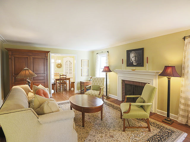 415 E Hillside Ave, Barrington, IL 60010 photo 2