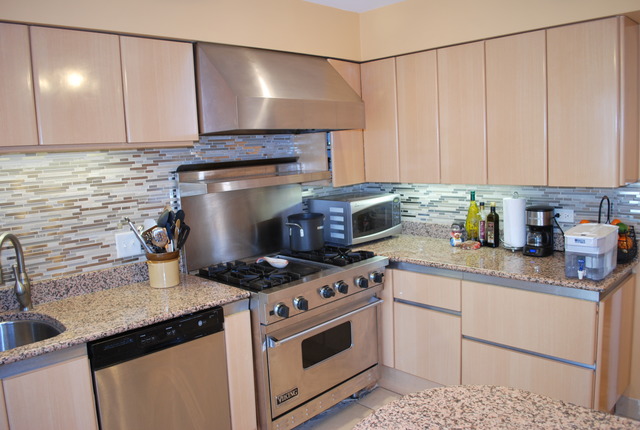 1050 E 49th St, Chicago, IL 60615 photo 2