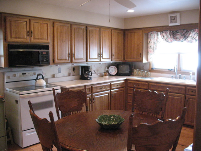 138 Robinson Dr, Morris, IL 60450 photo 2