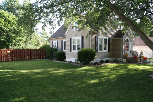 217 E Hamilton Ave, Watseka, IL 60970 photo 2