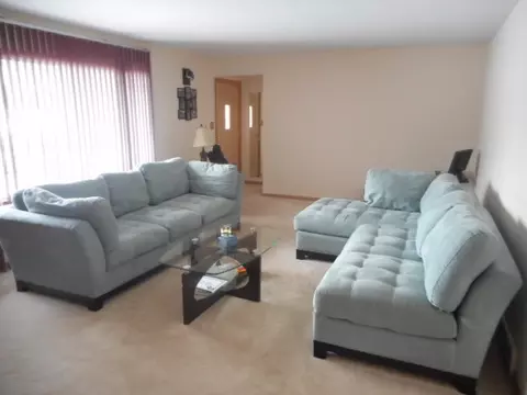 108 E Devon Ave, Roselle, IL 60172 photo 3