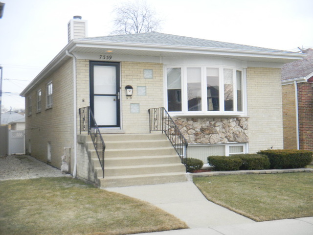 7339 N Oleander Ave, Chicago, IL 60631 photo 1