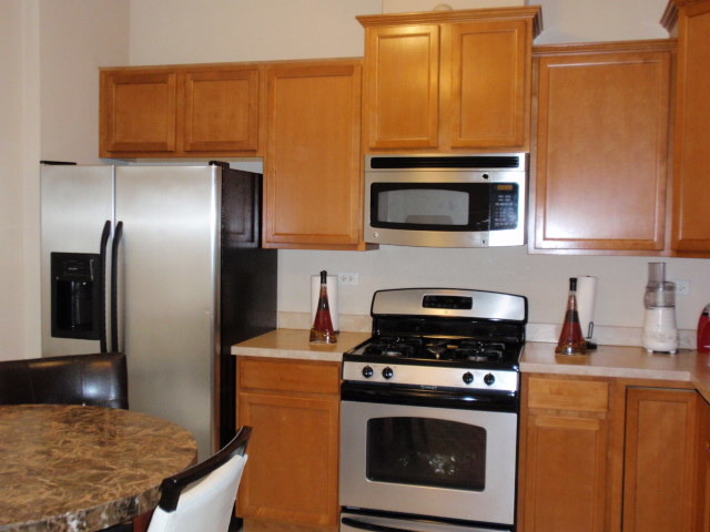 10242 Camden Ln #e, Bridgeview, IL 60455 photo 2