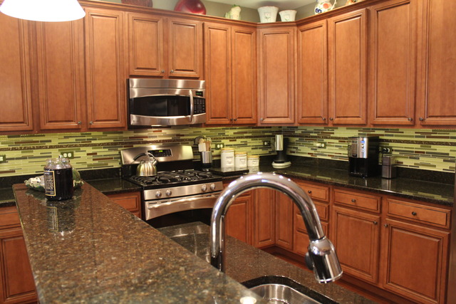 1013 Riviera Dr, Elgin, IL 60124 photo 2