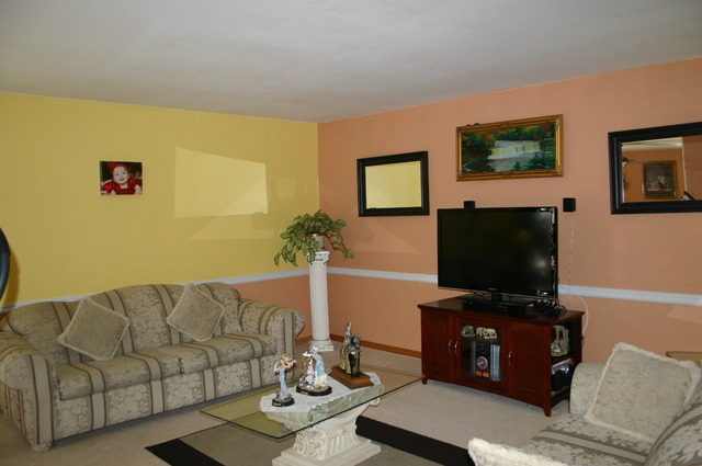 615 Hillcrest Blvd, Hoffman Estates, IL 60169 photo 2