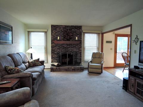 2307 Richmond Dr, Wheaton, IL 60189 photo 5