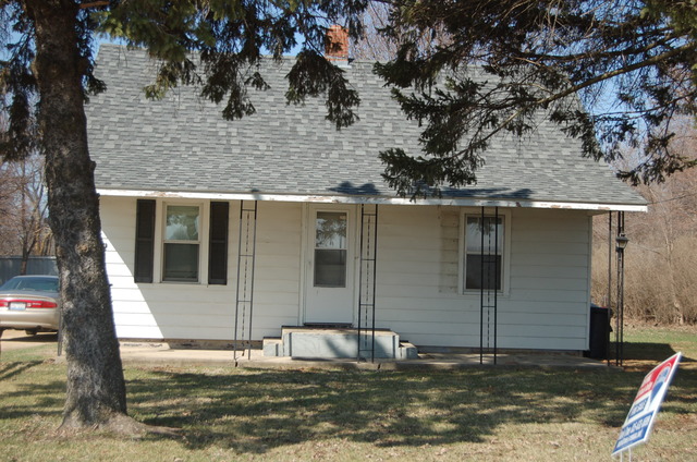 2174 N Leaf River Rd, Mount Morris, IL 61054 photo 2