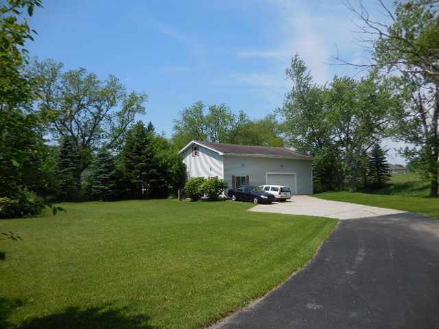 3653 Mill Rd, Cherry Valley, IL 61016 photo 2