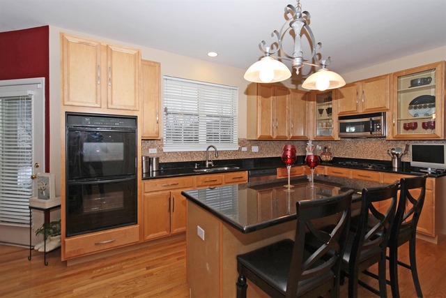 1433 Eastgate Ln, Bartlett, IL 60103 photo 11