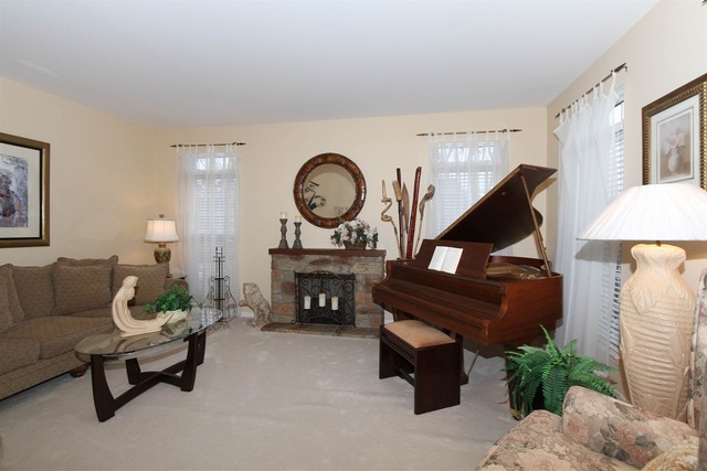 1433 Eastgate Ln, Bartlett, IL 60103 photo 3
