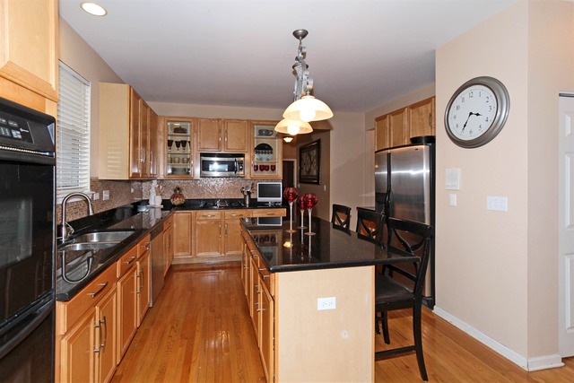 1433 Eastgate Ln, Bartlett, IL 60103 photo 2