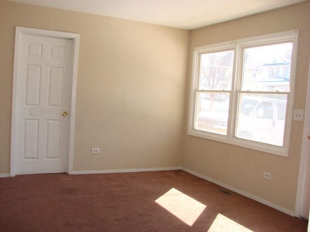 778 E Benton St, Aurora, IL 60505 photo 2