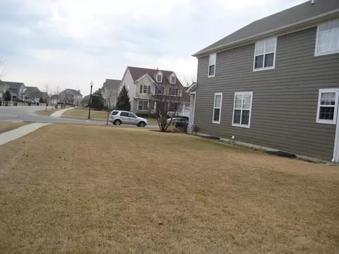 200 Springside Dr, Elgin, IL 60124 photo 2