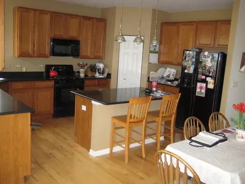 200 Springside Dr, Elgin, IL 60124 photo 9