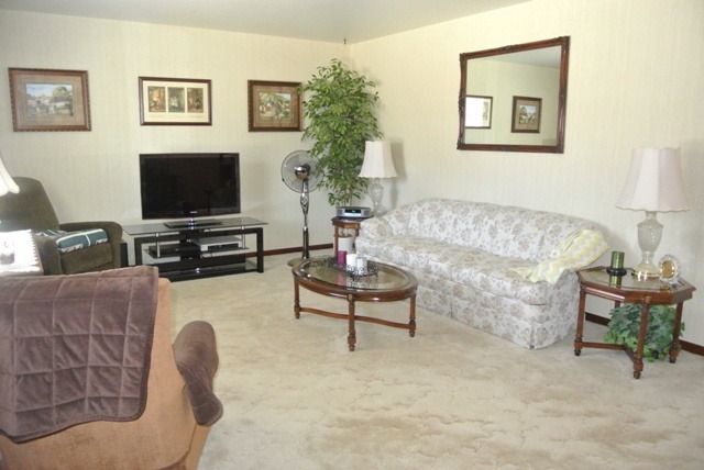409 Cornell Ln, Elgin, IL 60123 photo 2