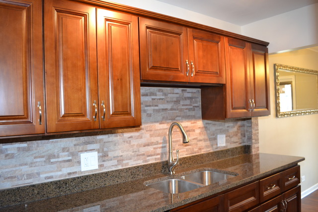 18 W175 Standish Ln, Villa Park, IL 60181 photo 8