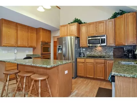3 N700 Broadview Ave, Addison, IL 60101 photo 4