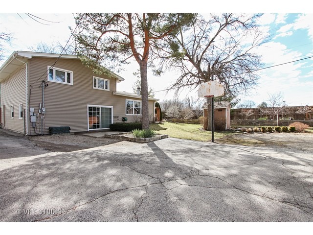 10 Cedar Dr, Wheeling, IL 60090 photo 8