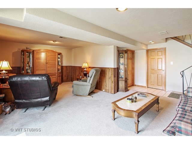 10 Cedar Dr, Wheeling, IL 60090 photo 5