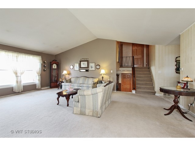 10 Cedar Dr, Wheeling, IL 60090 photo 3