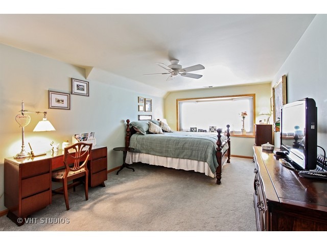 10 Cedar Dr, Wheeling, IL 60090 photo 6