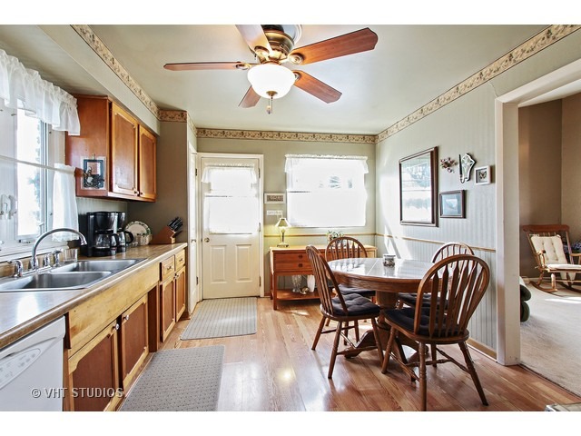 10 Cedar Dr, Wheeling, IL 60090 photo 4