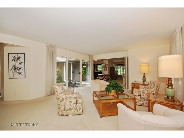 633 Burning Tree Ln, Naperville, IL 60563 photo 2