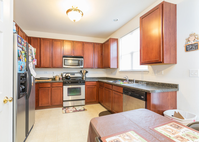 413 N Commerce St, Aurora, IL 60504 photo 3