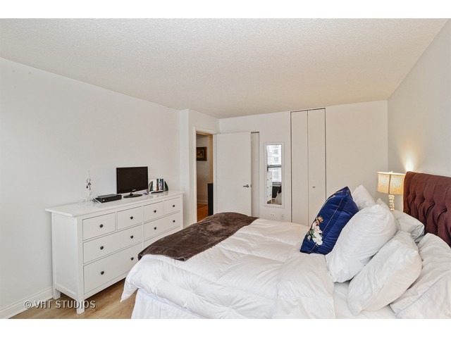 30 E Huron St #1708, Chicago, IL 60611 photo 11