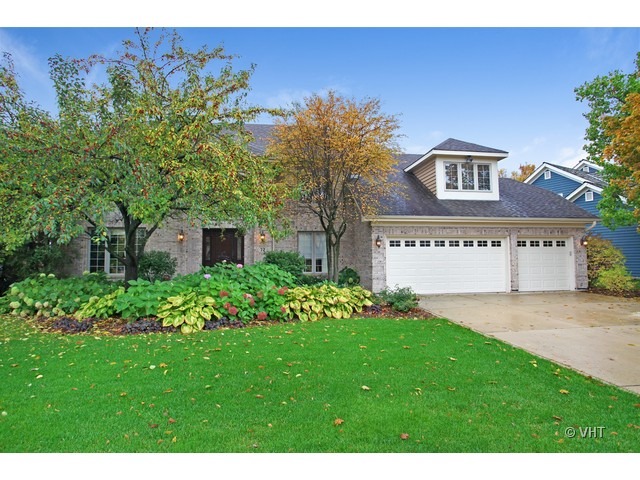 72 Hawkins Cir, Wheaton, IL 60189 photo 1