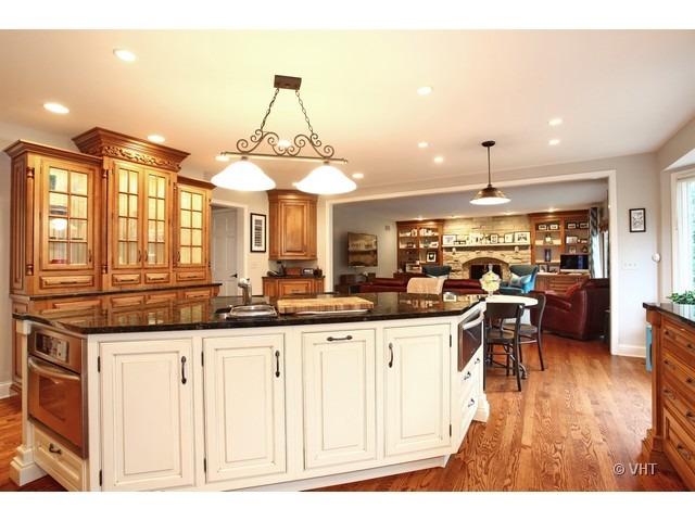 72 Hawkins Cir, Wheaton, IL 60189 photo 5