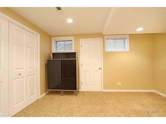 72 Hawkins Cir, Wheaton, IL 60189 photo 18