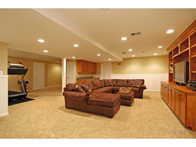 72 Hawkins Cir, Wheaton, IL 60189 photo 10