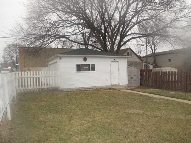 201 Arnold Ave, Aurora, IL 60506 photo 2