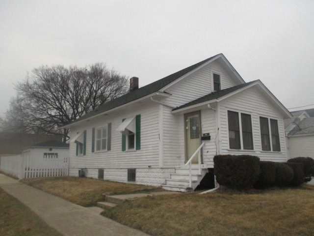 201 Arnold Ave, Aurora, IL 60506 photo 1