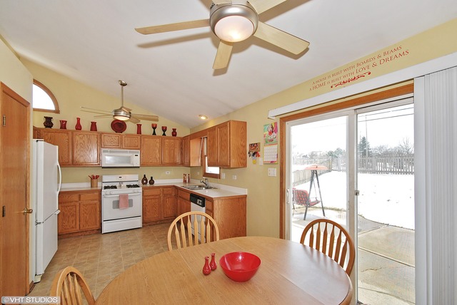 2103 Mystic Dr, Plainfield, IL 60586 photo 2