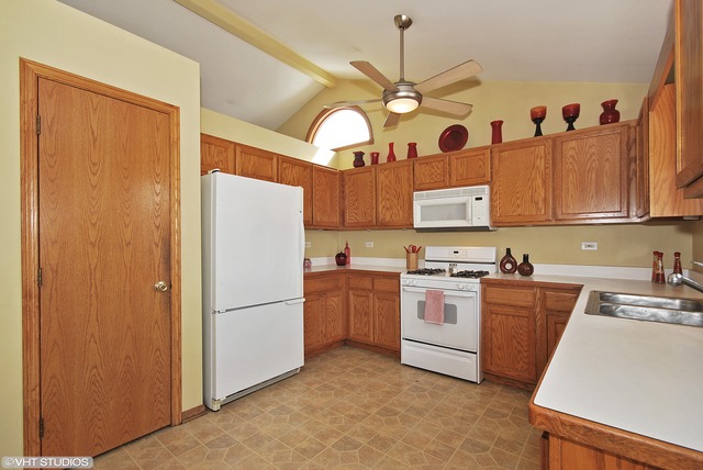 2103 Mystic Dr, Plainfield, IL 60586 photo 4